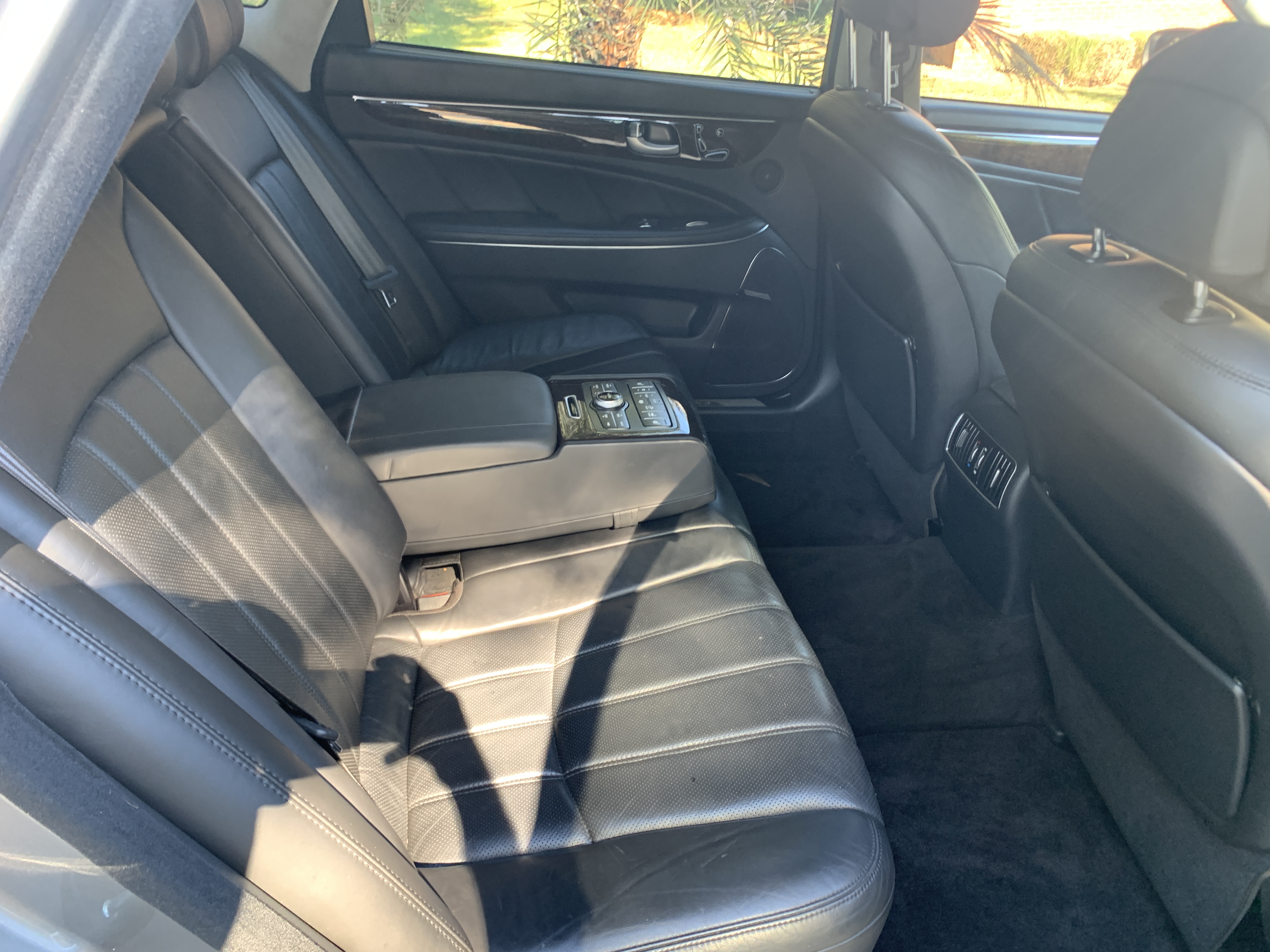 Used 2011 Hyundai Equus Signature RWD image 20
