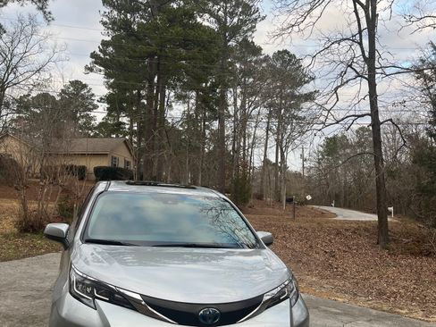 Used 2022 Toyota Sienna XLE FWD image 8