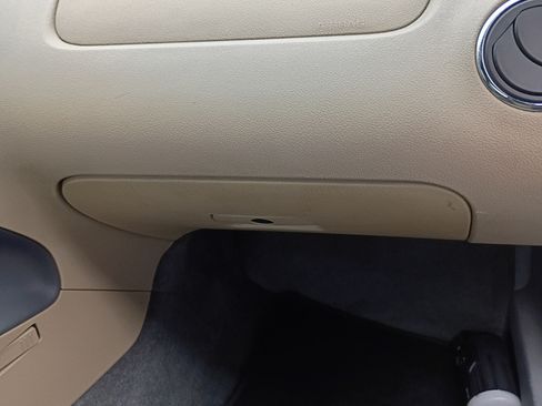 Used 2006 Pontiac Solstice Convertible w/ Premium Package image 2