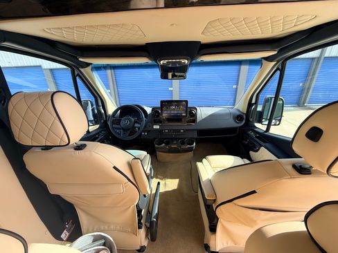 Used 2021 Mercedes-Benz Sprinter 3500 image 10