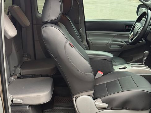 Used 2015 Toyota Tacoma TRD Pro image 11