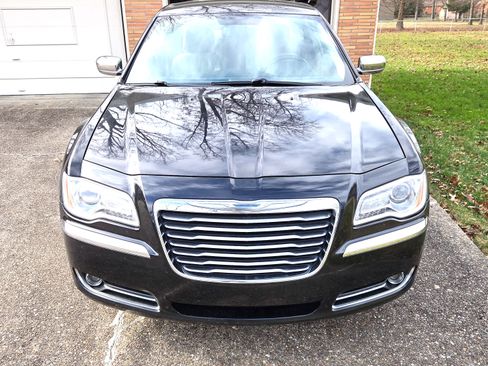 Used 2012 Chrysler 300 Limited image 1