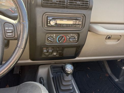 Used 2004 Jeep Wrangler Sahara w/ Dual Top Group image 8