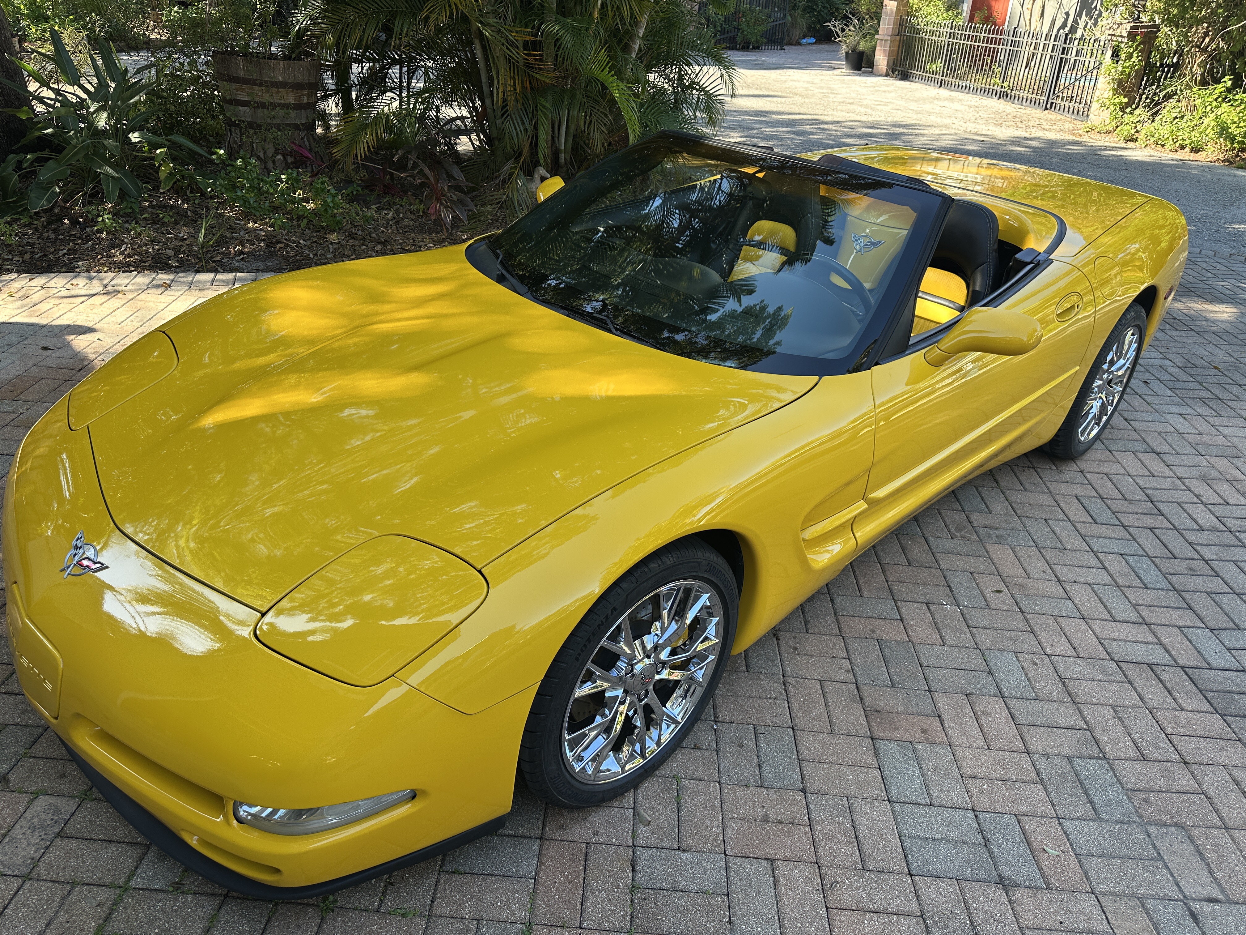 Used 2003 Chevrolet Corvette Convertible w/ Preferred Equipment Group1 RWD image 1