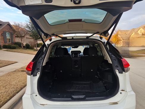 Used 2019 Nissan Rogue SV image 6