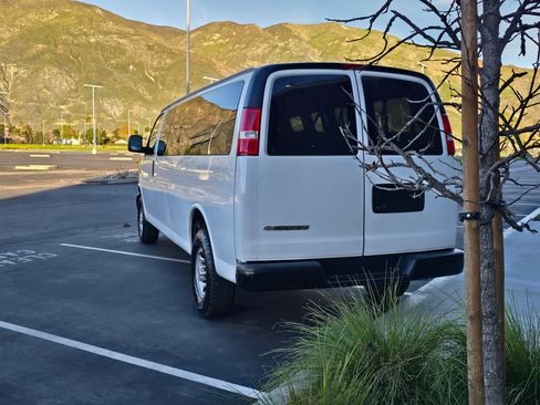 Used 2020 Chevrolet Express 3500 LS image 8