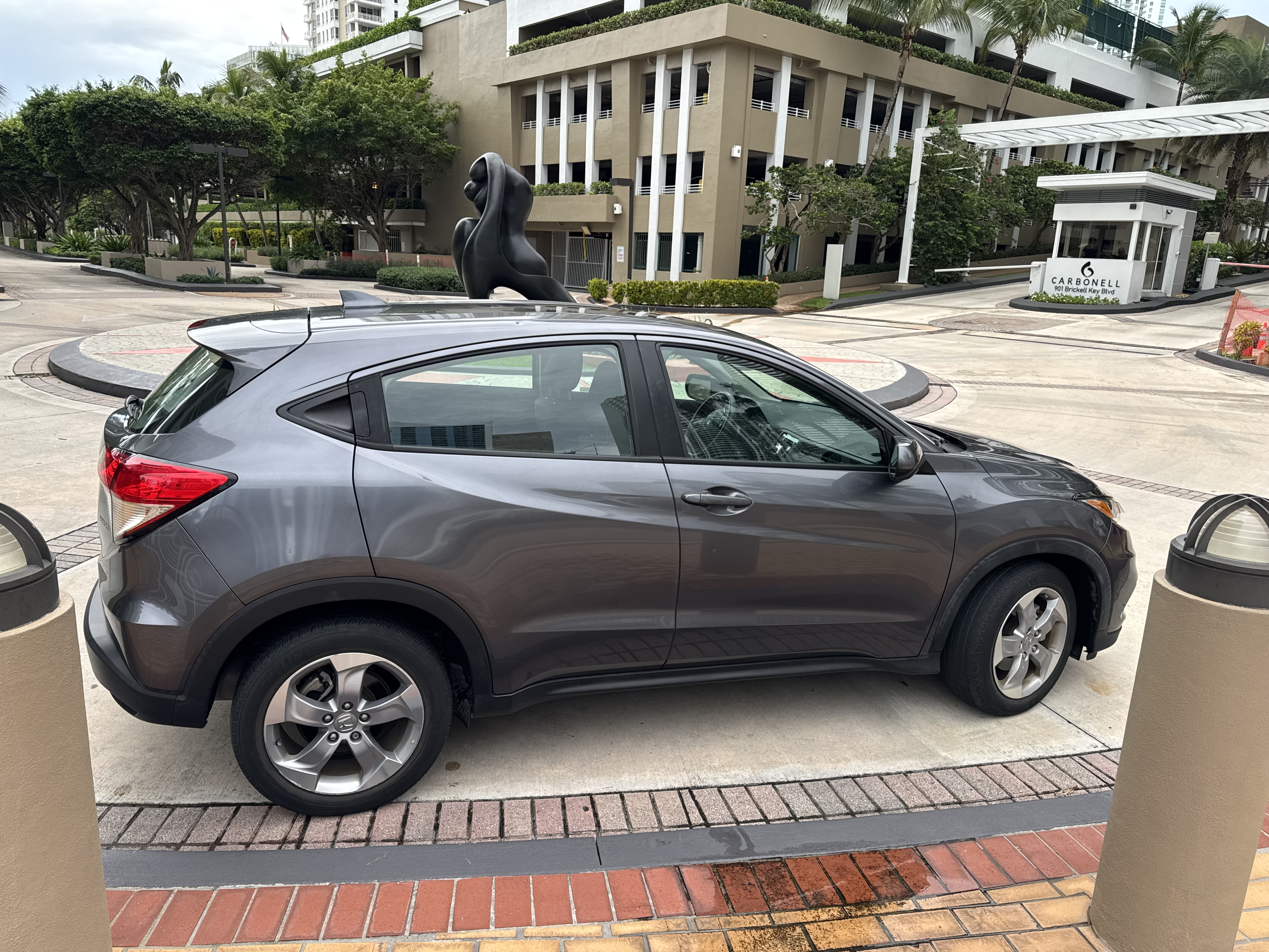 Used 2021 Honda HR-V LX image 9