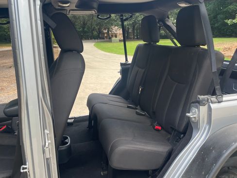 Used 2016 Jeep Wrangler Unlimited Sport w/ Quick Order Package 24S AWD/4WD image 11