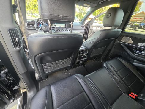 Used 2021 Mercedes-Benz GLS 450 4MATIC image 17