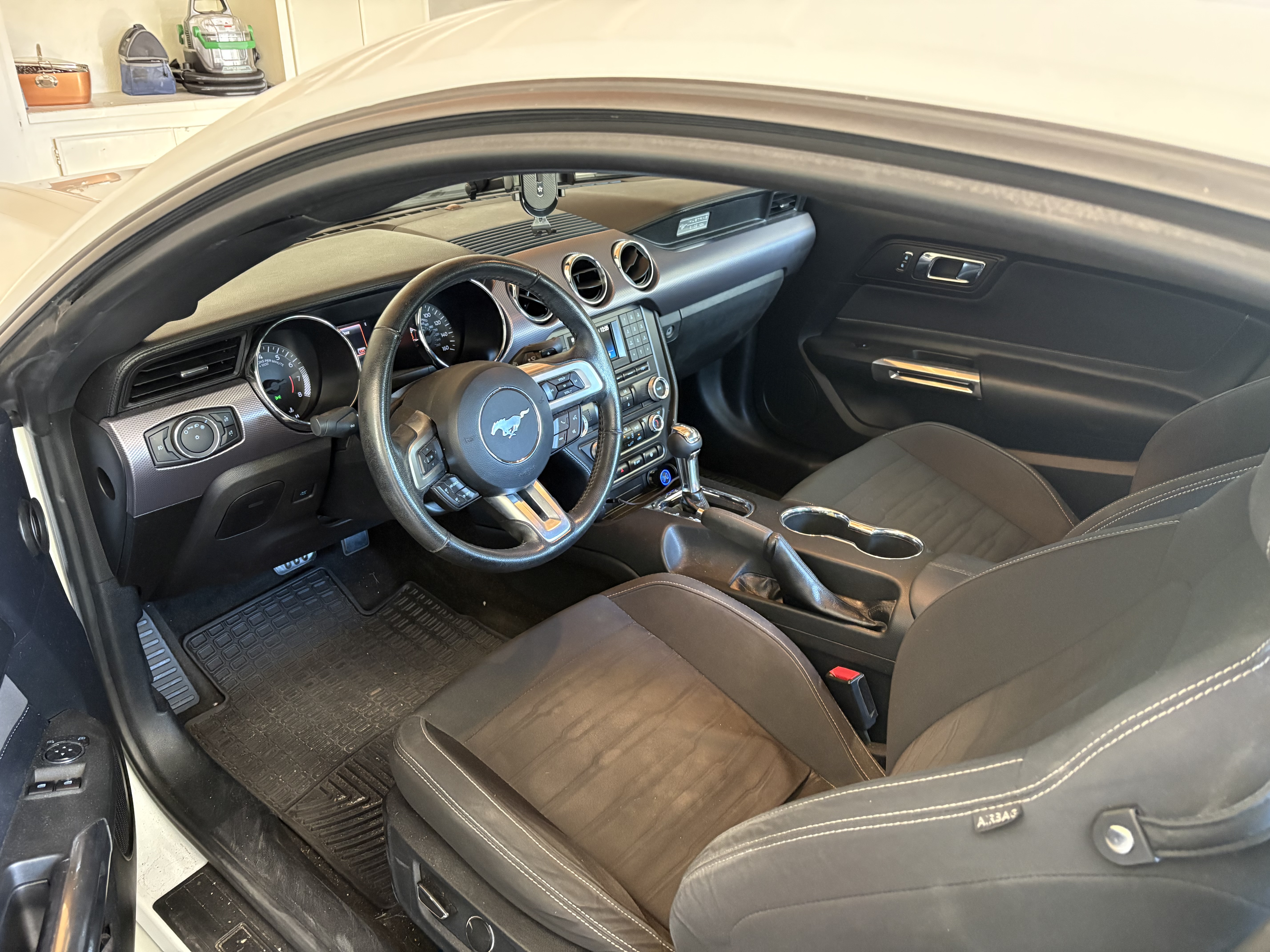 Used 2016 Ford Mustang Coupe RWD image 5