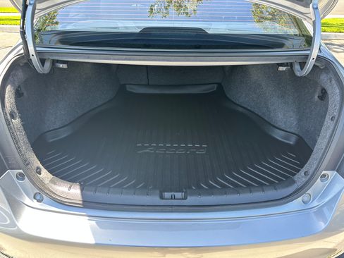 Used 2017 Honda Accord EX-L image 10