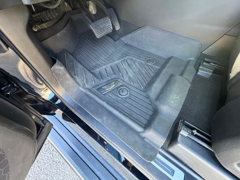 Used 2019 Cadillac Escalade ESV Platinum image 16