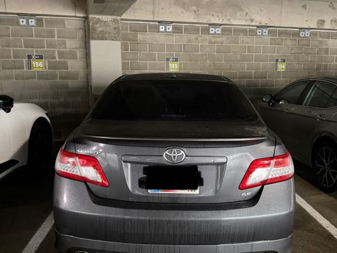 Used 2011 Toyota Camry SE w/ SE Extra-Value Pkg #1 image 2