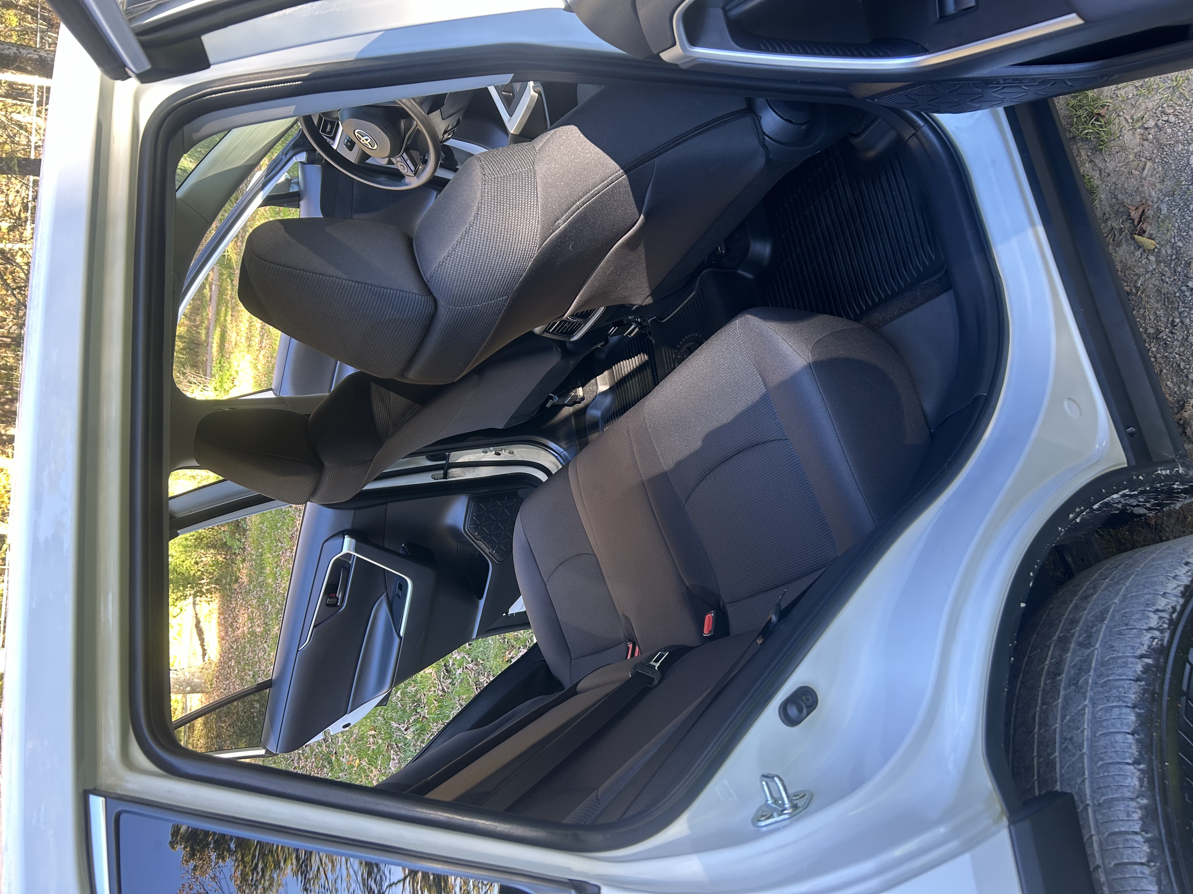 Used 2024 Toyota RAV4 LE AWD/4WD image 4