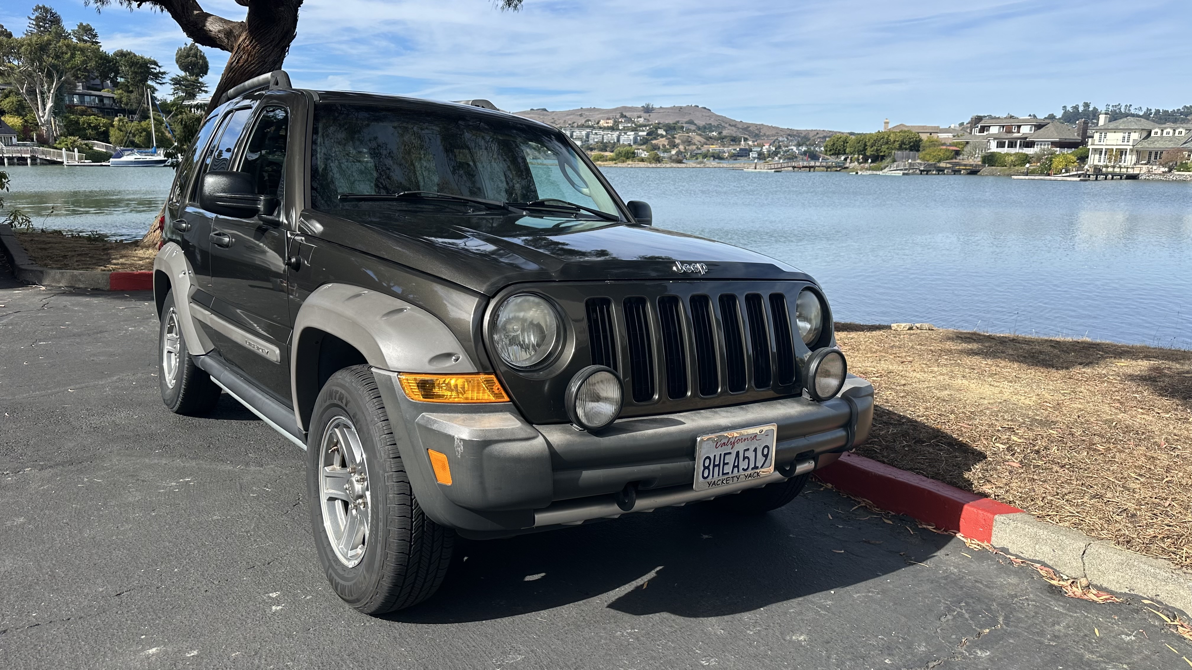 Used 2006 Jeep Liberty Renegade w/ Trailer Tow Group AWD/4WD image 2