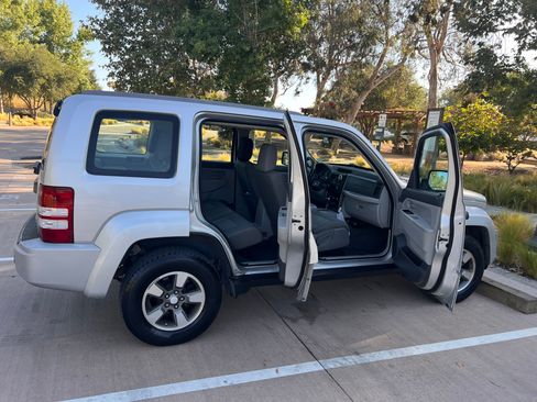 Used 2008 Jeep Liberty Sport RWD image 11