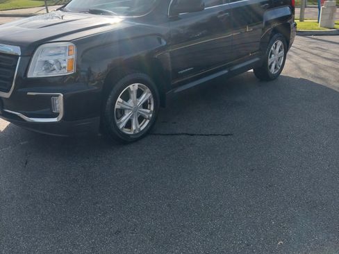 Used 2017 GMC Terrain SLE w/ Convenience Package image 2