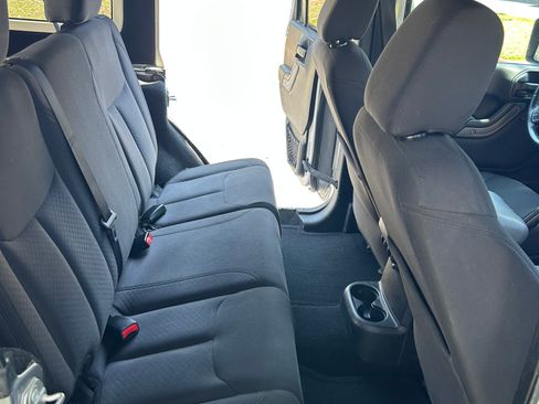 Used 2018 Jeep Wrangler Unlimited Sport S image 11