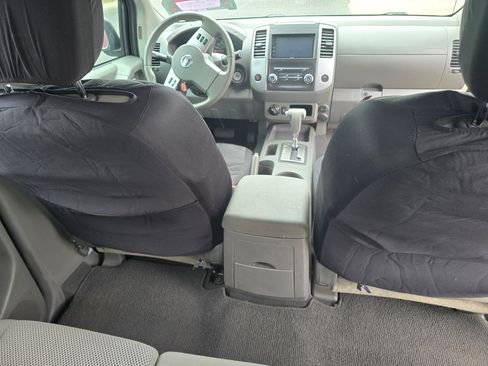 Used 2019 Nissan Frontier SV image 9