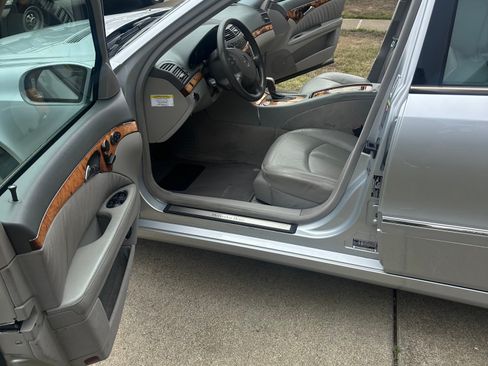 Used 2006 Mercedes-Benz E 350 Sedan image 8