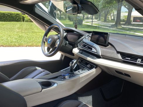 Used 2015 BMW i8 Coupe 2D image 9