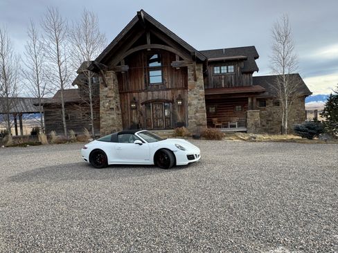 Used 2018 Porsche 911 Targa 4 GTS image 2