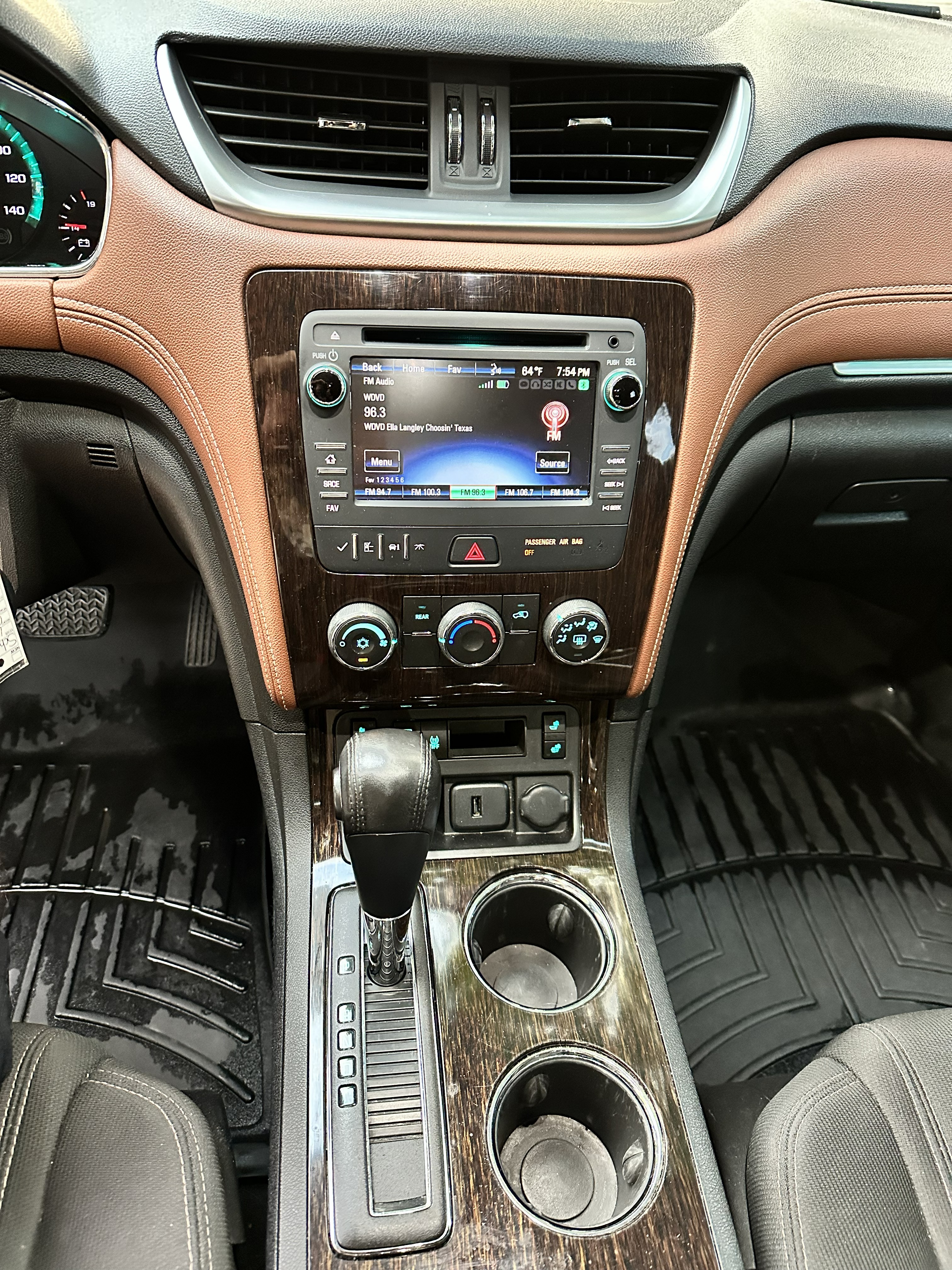Used 2016 Chevrolet Traverse LT w/ Style and Technology Package FWD image 11