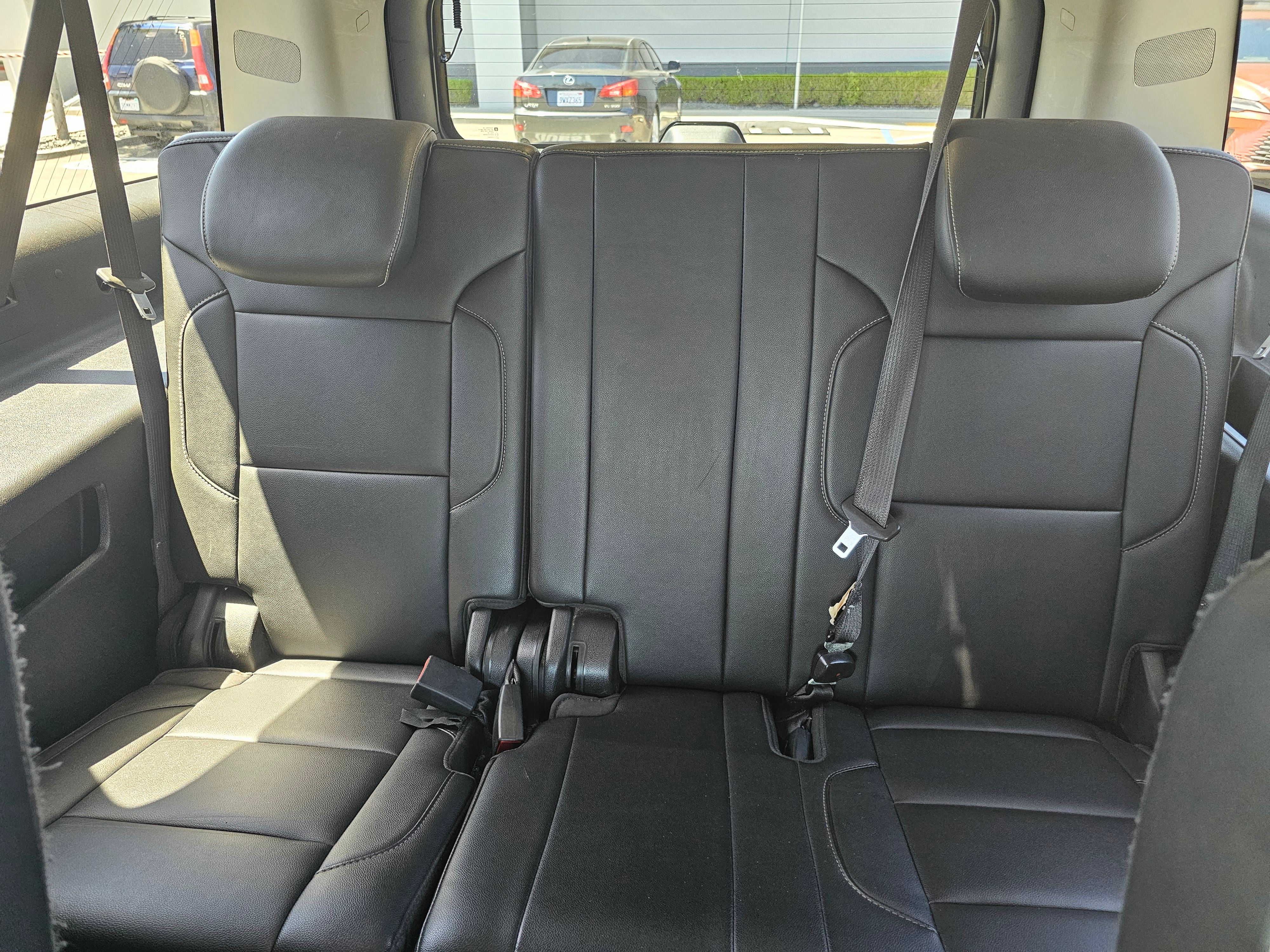 Used 2018 Chevrolet Suburban LT RWD image 9