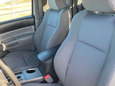 Used 2013 Toyota Tacoma PreRunner image 15