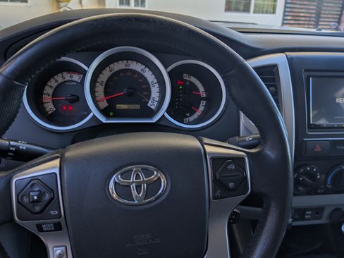 Used 2015 Toyota Tacoma 4x4 Double Cab w/ TRD Off-Road Package image 18