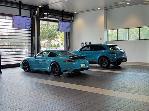 Used 2017 Porsche 911 Carrera image 8