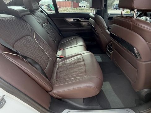 Used 2022 BMW 750i xDrive w/ Luxury Rear Seating Package image 22