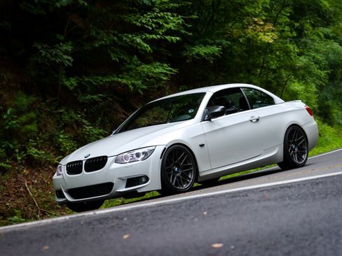 Used 2013 BMW 335i Convertible image 15
