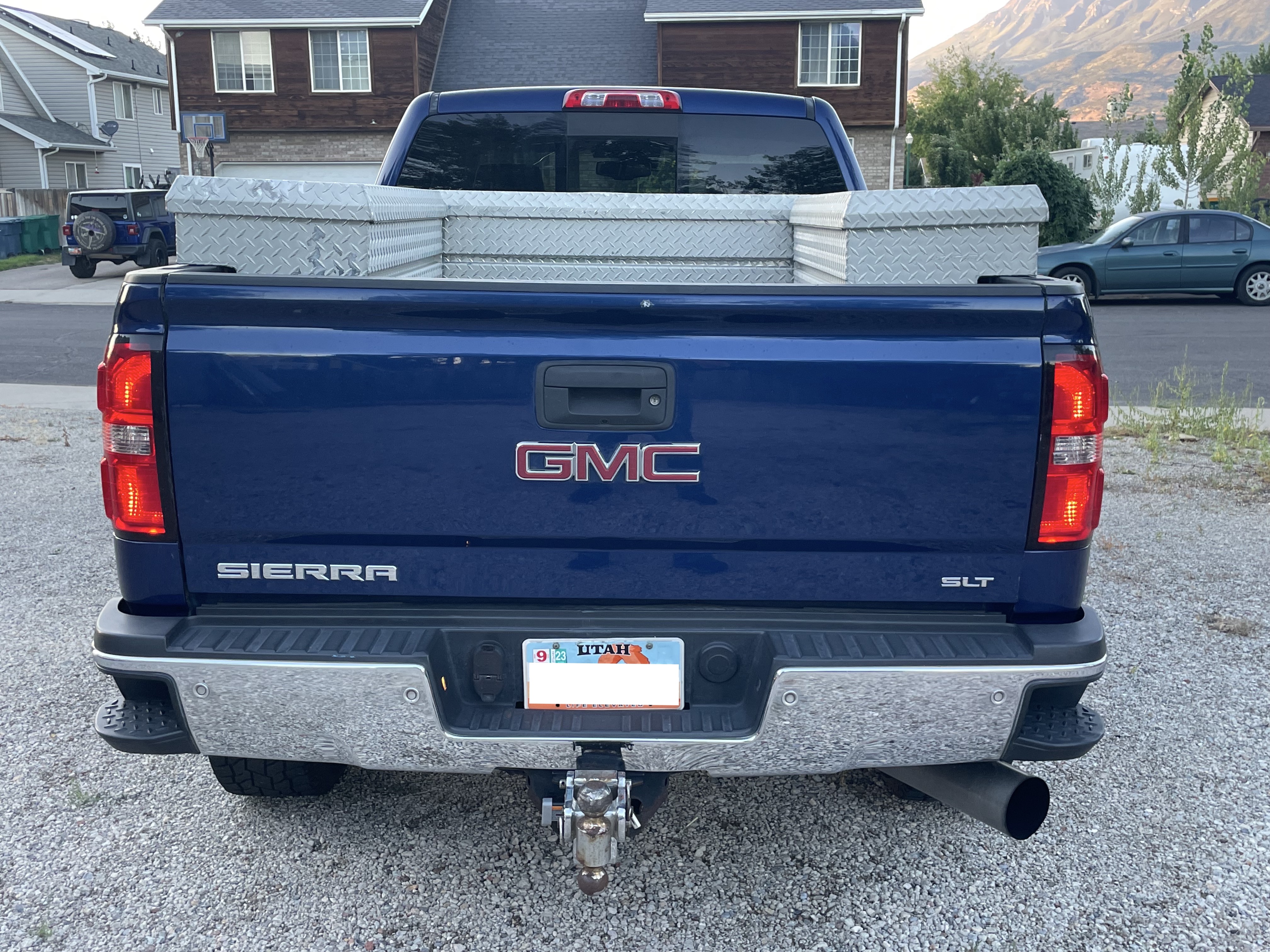 Used 2015 GMC Sierra 2500 SLT w/ Driver Alert Package AWD/4WD image 9