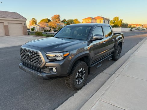 Used 2022 Toyota Tacoma TRD Off-Road image 1