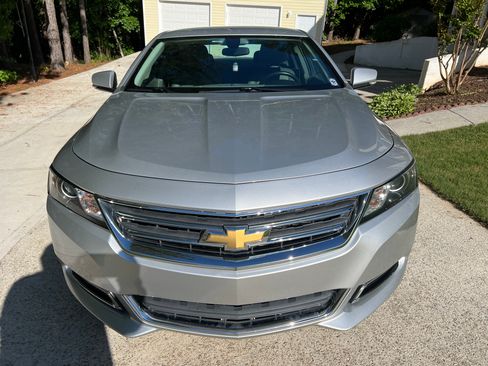 Used 2019 Chevrolet Impala LT FWD image 2