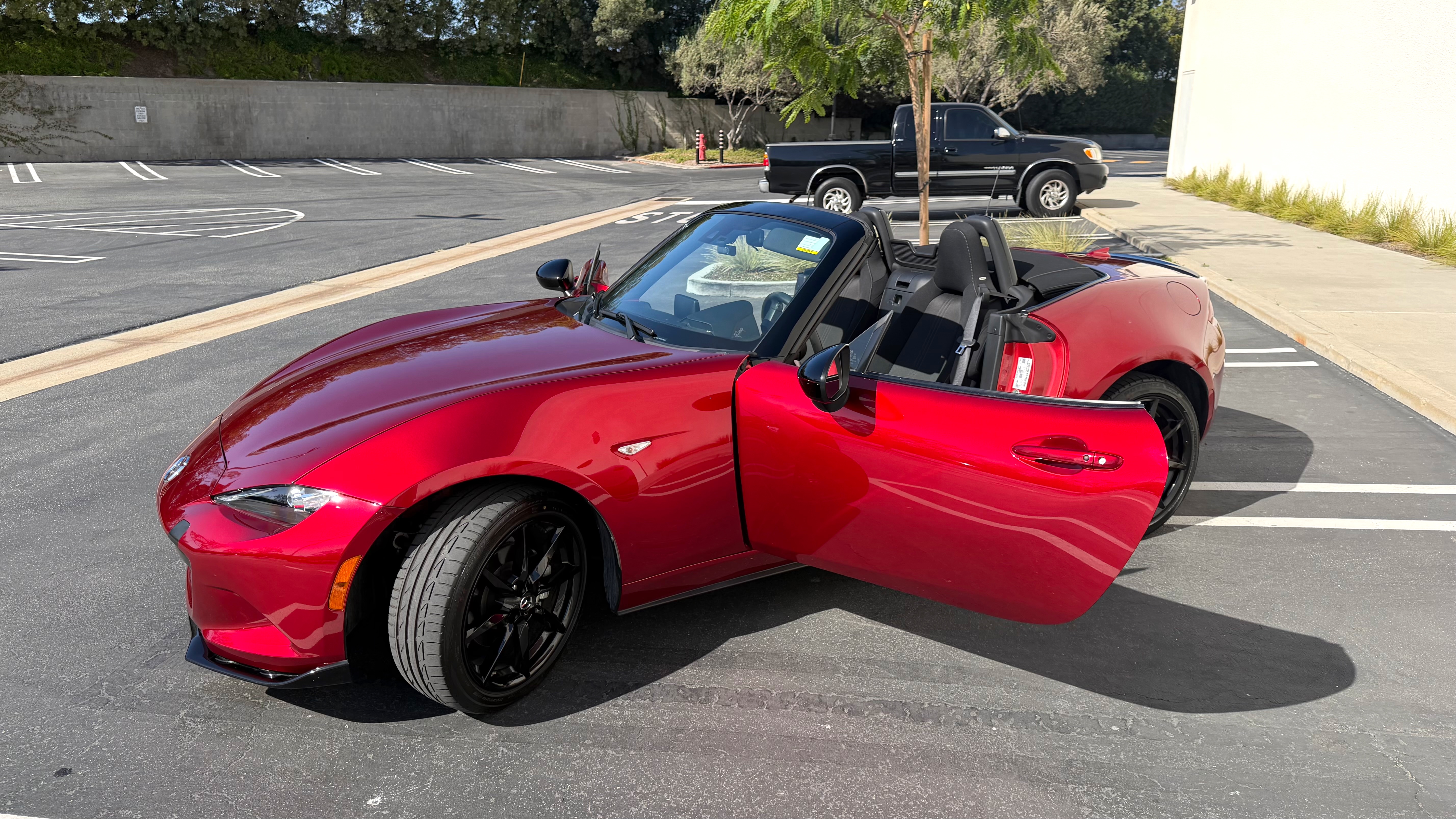 Used 2023 MAZDA MX-5 Miata Club RWD image 2