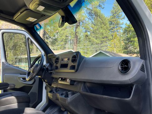 Used 2022 Mercedes-Benz Sprinter 2500 image 19