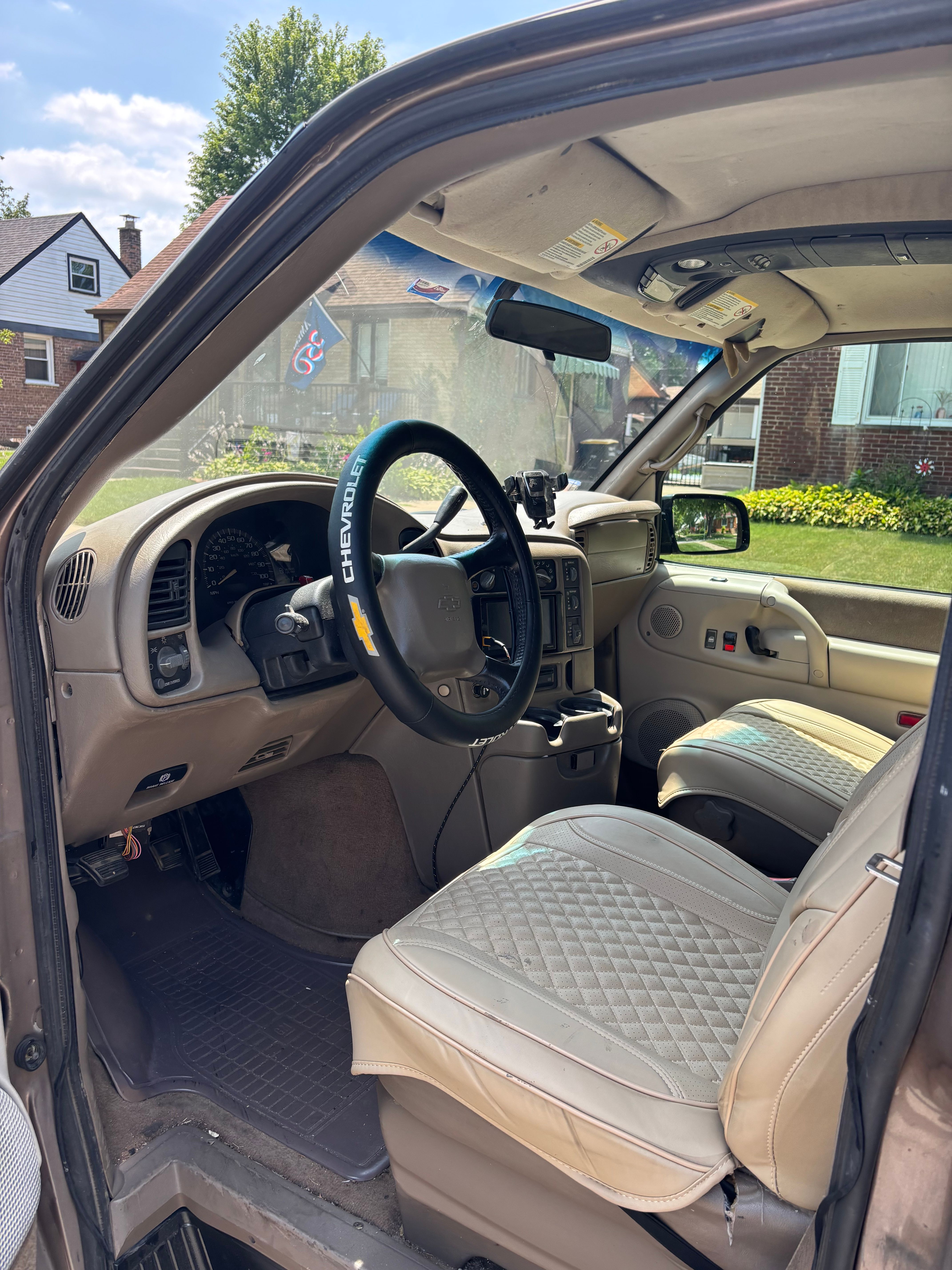 Used 2003 Chevrolet Astro Passenger AWD w/ LT Preferred Equipment Group image 1