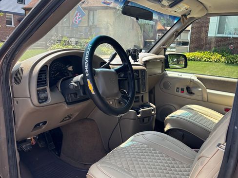 Used 2003 Chevrolet Astro Passenger AWD w/ LT Preferred Equipment Group image 1