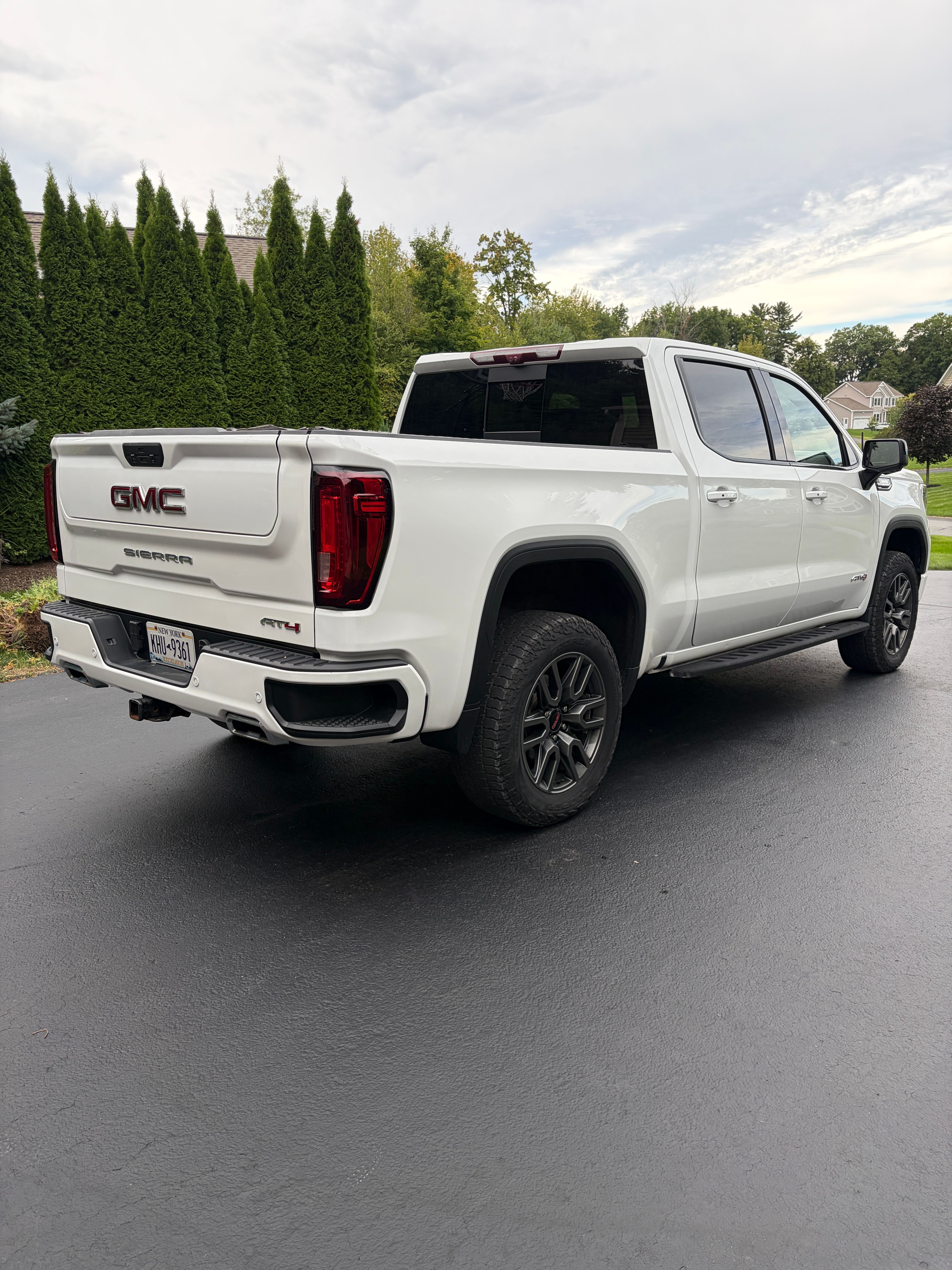 Used 2021 GMC Sierra 1500 AT4 w/ AT4 Premium Package AWD/4WD image 4