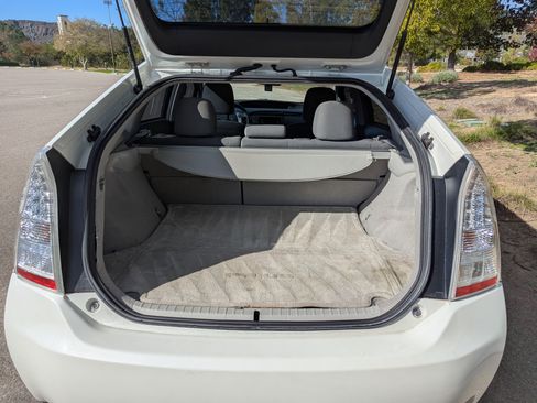 Used 2011 Toyota Prius Two image 9