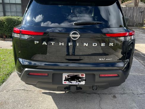 Used 2022 Nissan Pathfinder SV w/ SV Premium Package image 4