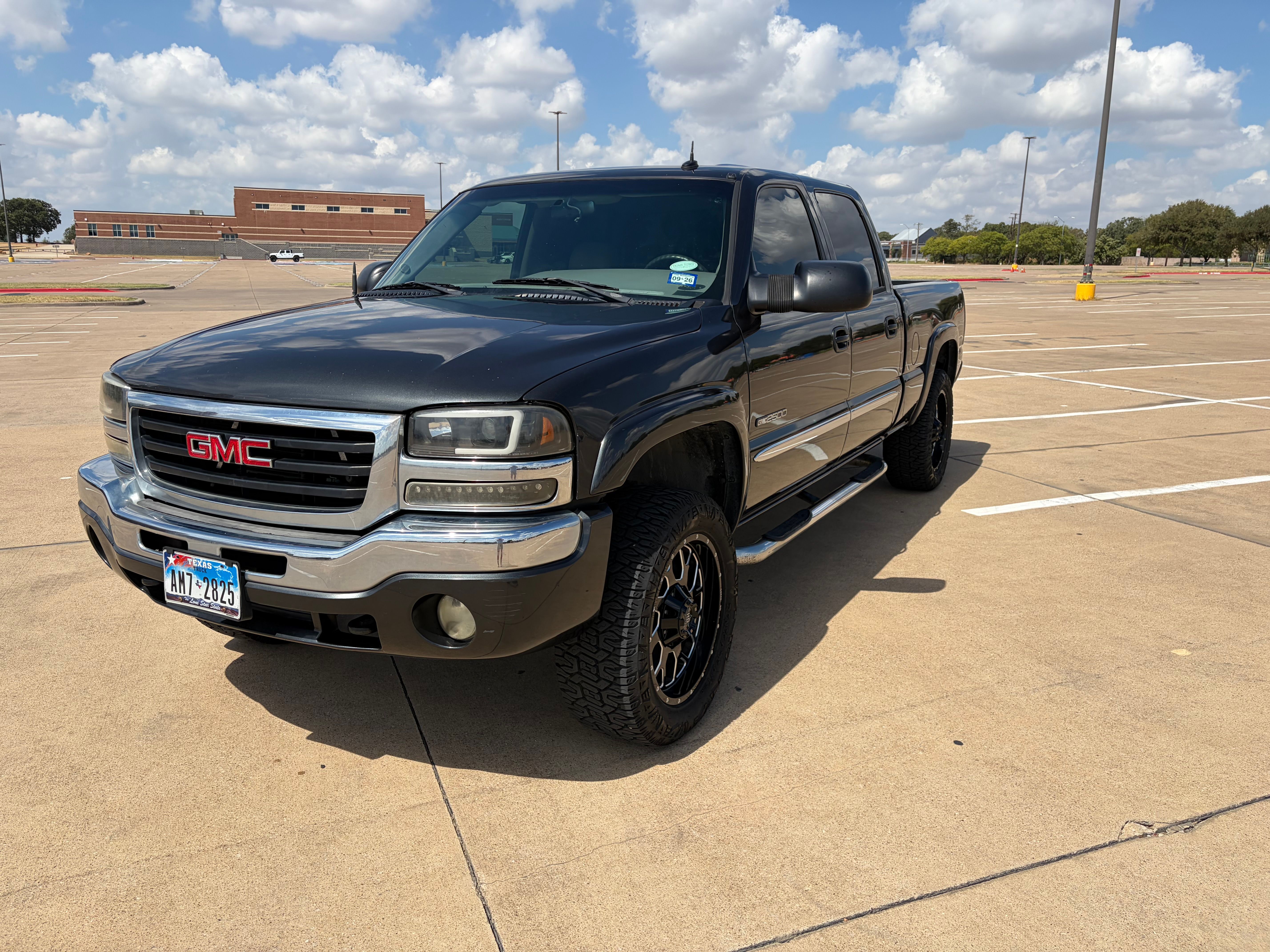 Used 2004 GMC Sierra 2500 SLT RWD image 1