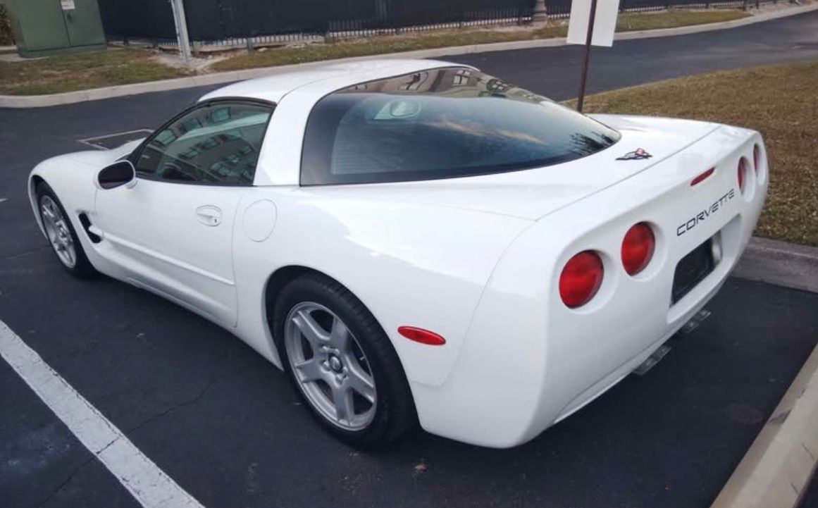 Used 1998 Chevrolet Corvette Coupe RWD image 1