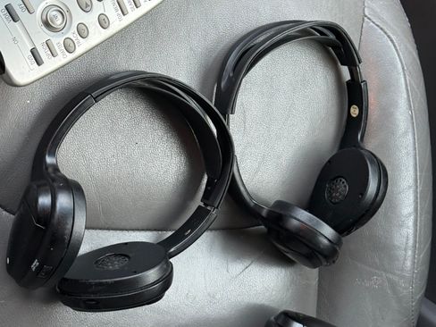 Used 2010 Toyota Sienna XLE Limited image 23