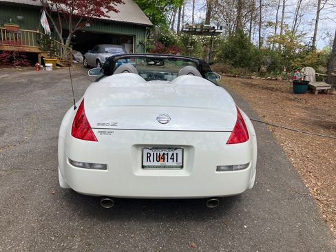 Used 2007 Nissan 350Z Touring RWD image 5