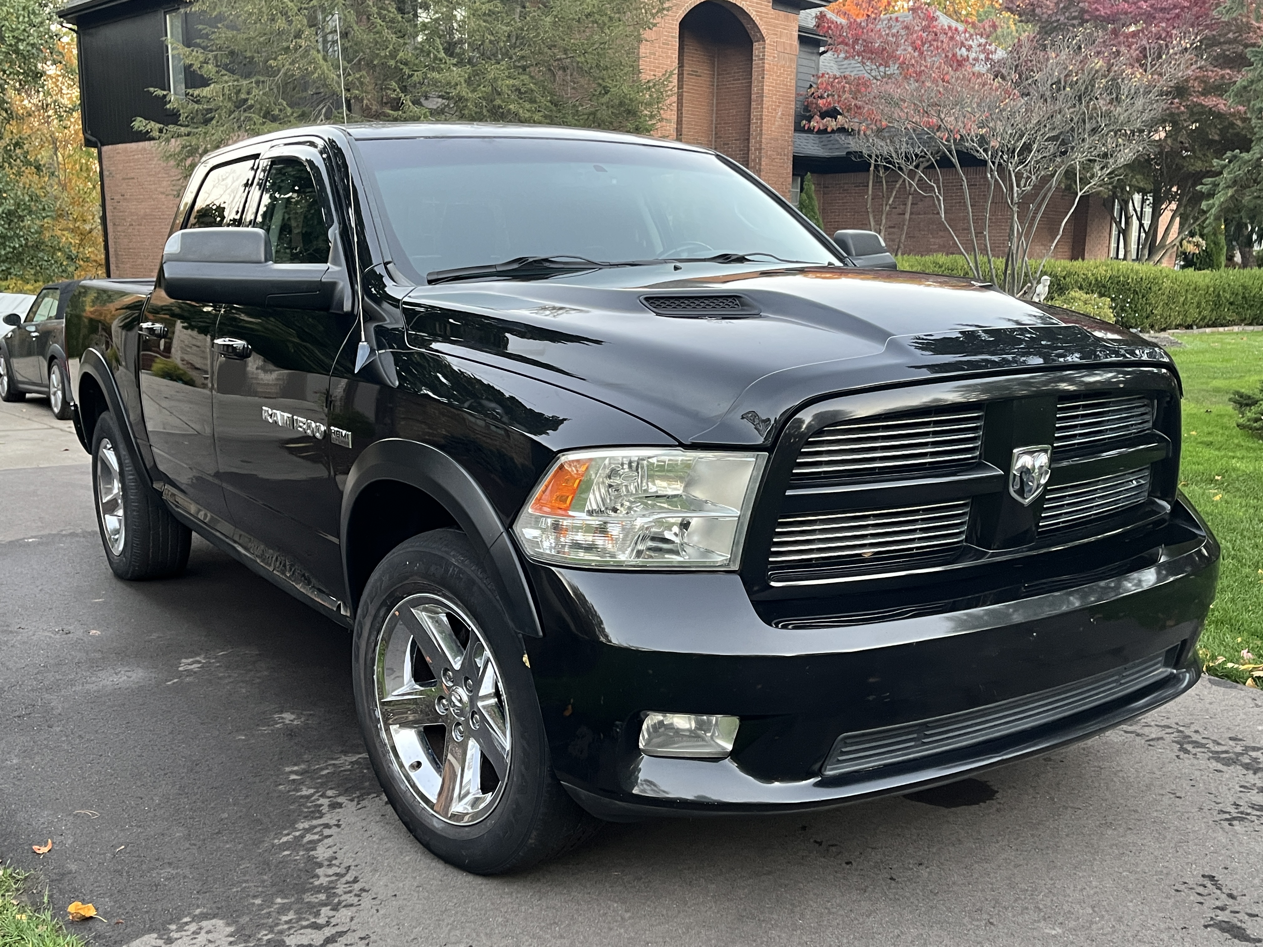 Used 2011 RAM 1500 Sport w/ Sport Premium Group AWD/4WD image 5