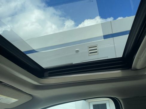 Used 2012 GMC Yukon SLT w/ SLT Chrome Package image 17