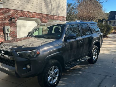 Used 2016 Toyota 4Runner SR5 Premium image 17
